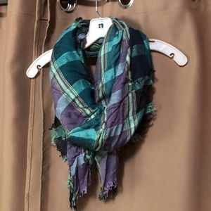 Maurices scarf
